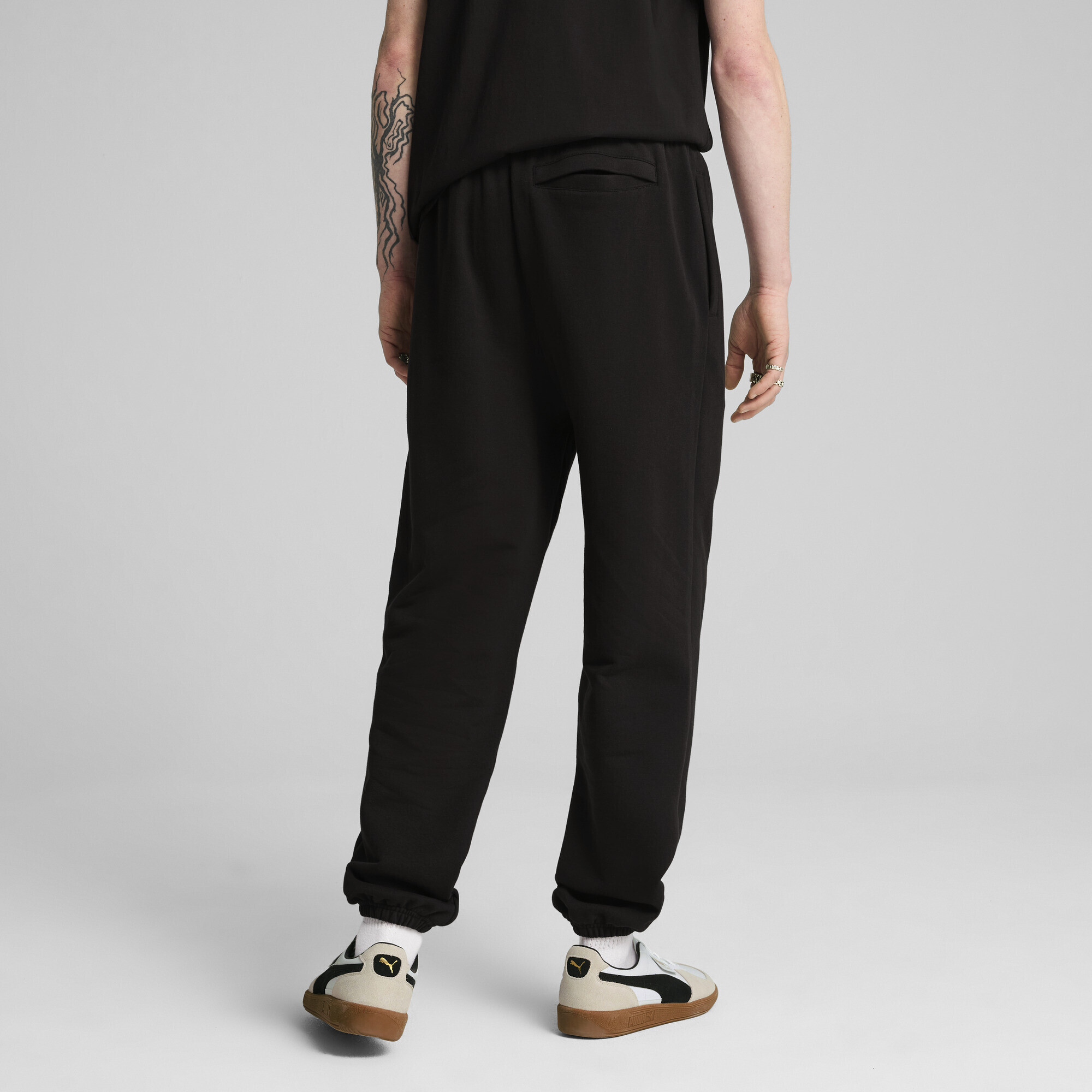 Puma Wardrobe Ess Relaxed Sweatpants ( 63153501 ) in Moldova for