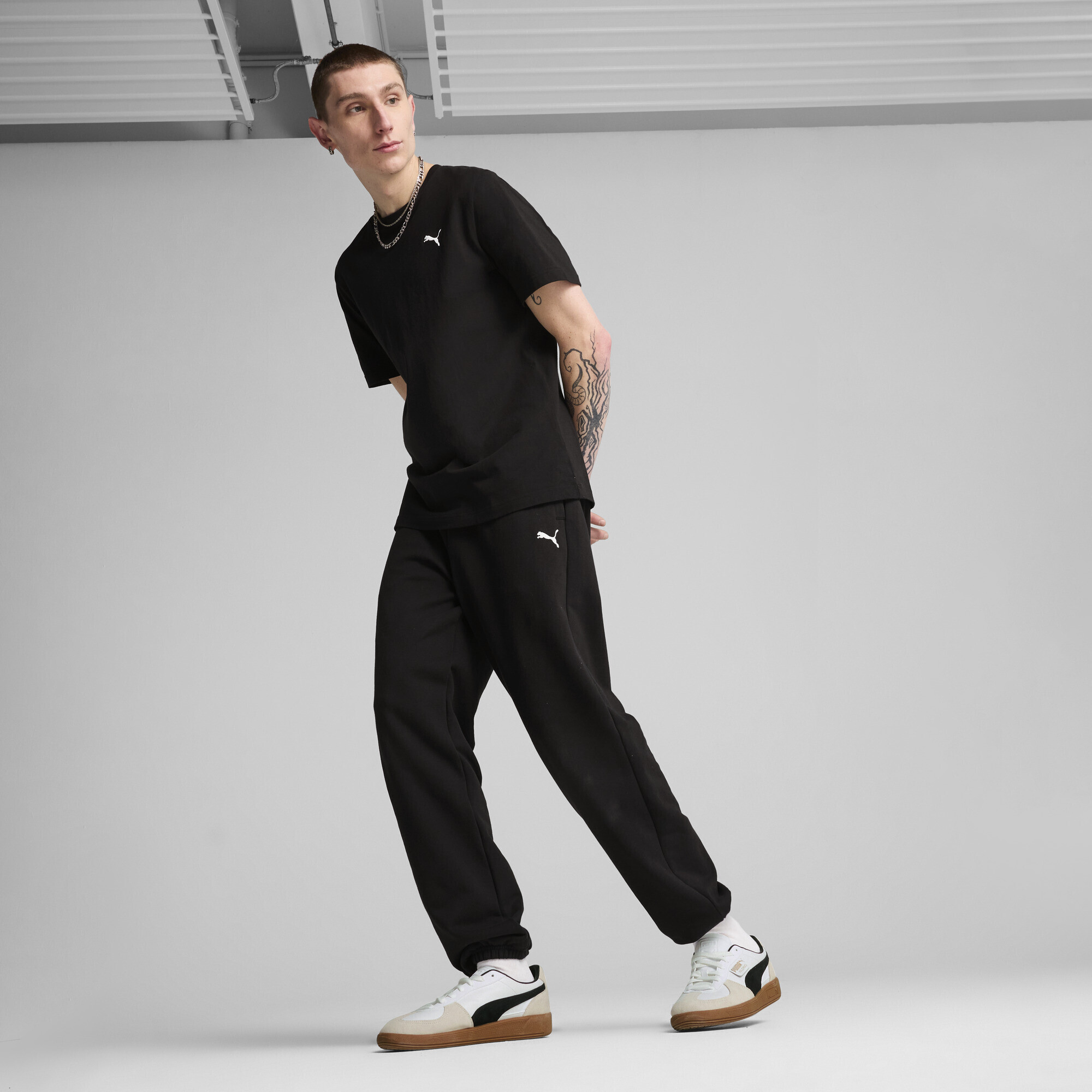 Puma Wardrobe Ess Relaxed Sweatpants ( 63153501 ) in Moldova for